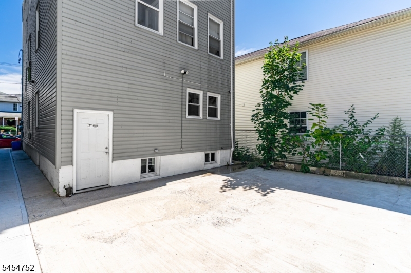 693 South 20th Street Newark NJ 07103
