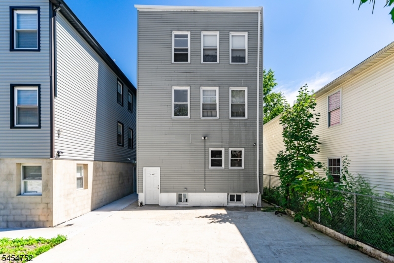 693 South 20th Street Newark NJ 07103