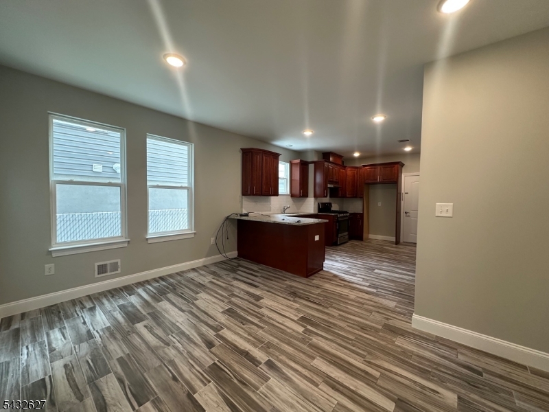 195 Ridge Street Newark NJ 07104