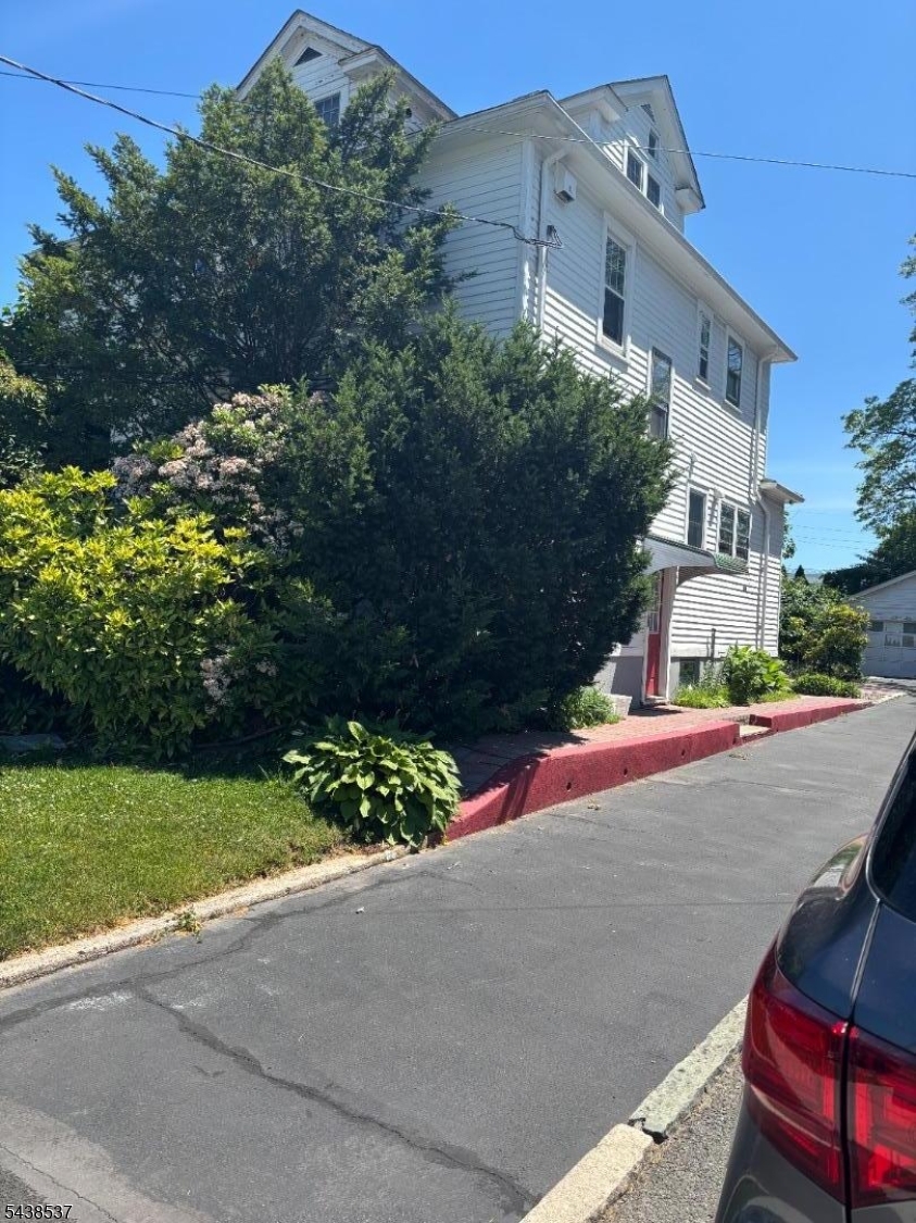 2074 Stowe Street Union NJ 07083