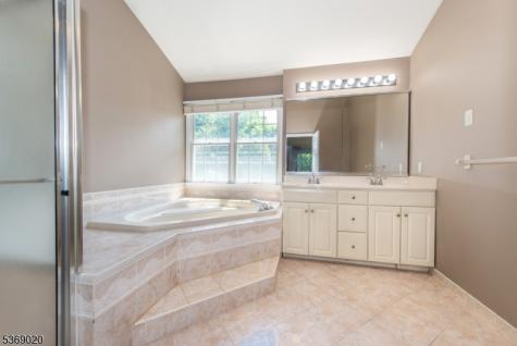 5 Savannah Court Bernards NJ 07920