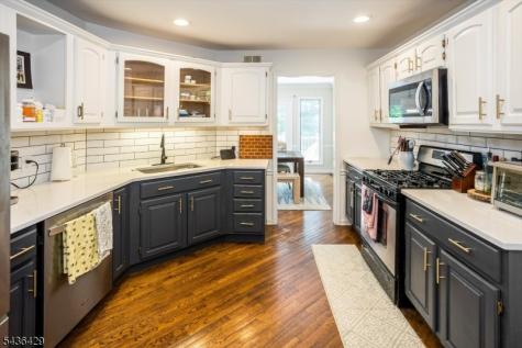 35 Lenox Court Montville NJ 07045