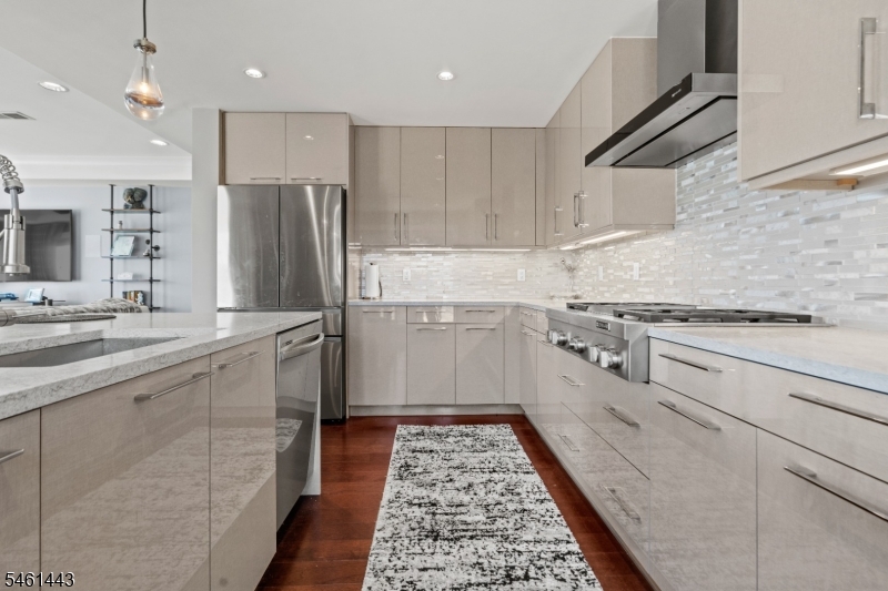 100 Eton Row Weehawken NJ 07086