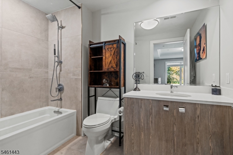 100 Eton Row Weehawken NJ 07086