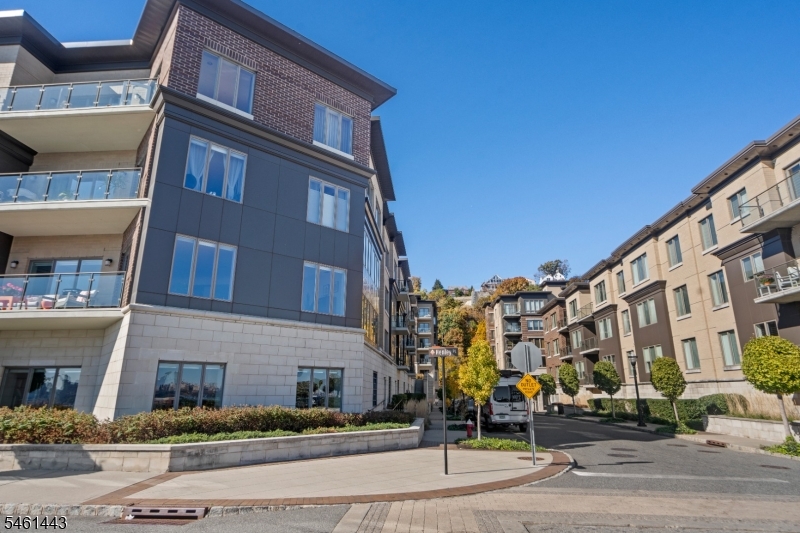 100 Eton Row Weehawken NJ 07086
