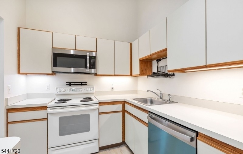 82 Smithfield Court Bernards NJ 07920