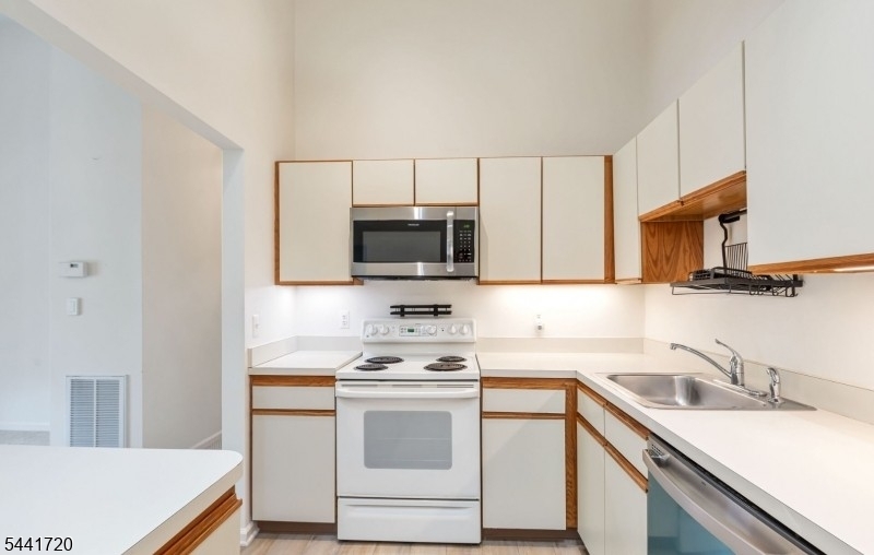 82 Smithfield Court Bernards NJ 07920