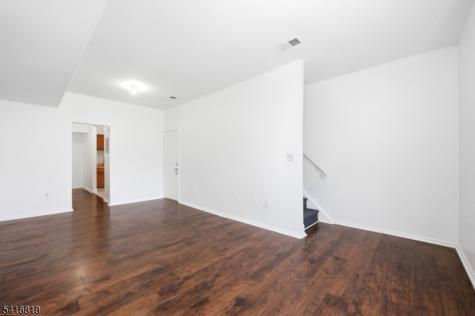 44 3RD Street Newark NJ 07107