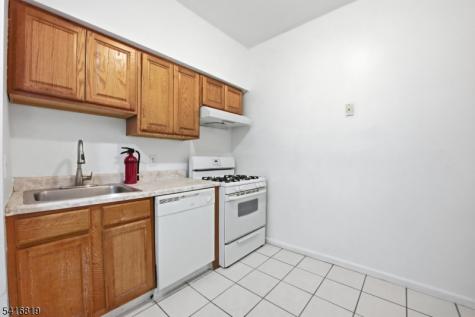 44 3RD Street Newark NJ 07107