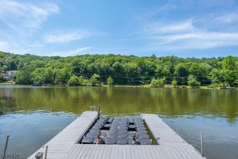 38 Oneida Avenue Hopatcong NJ 07843