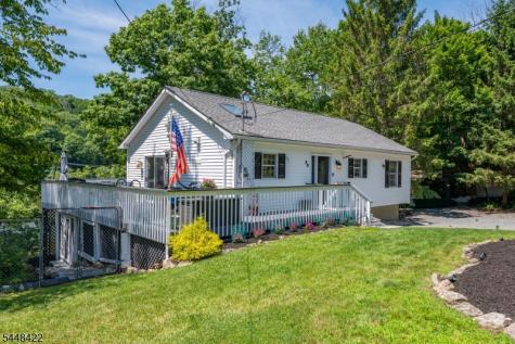 38 Oneida Avenue Hopatcong NJ 07843