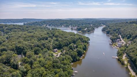 38 Oneida Avenue Hopatcong NJ 07843
