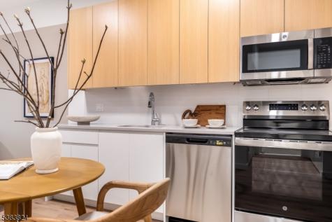 431 Drive Mlk Jr Boulevard East Orange NJ 07018