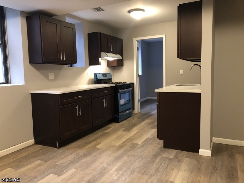 295 Hawthorne Newark NJ 07112