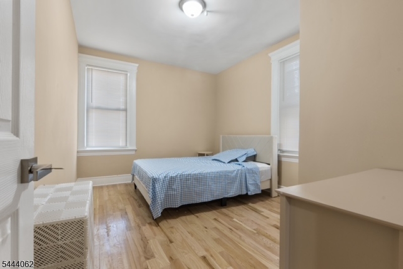 197 Hollywood Avenue East Orange NJ 07018