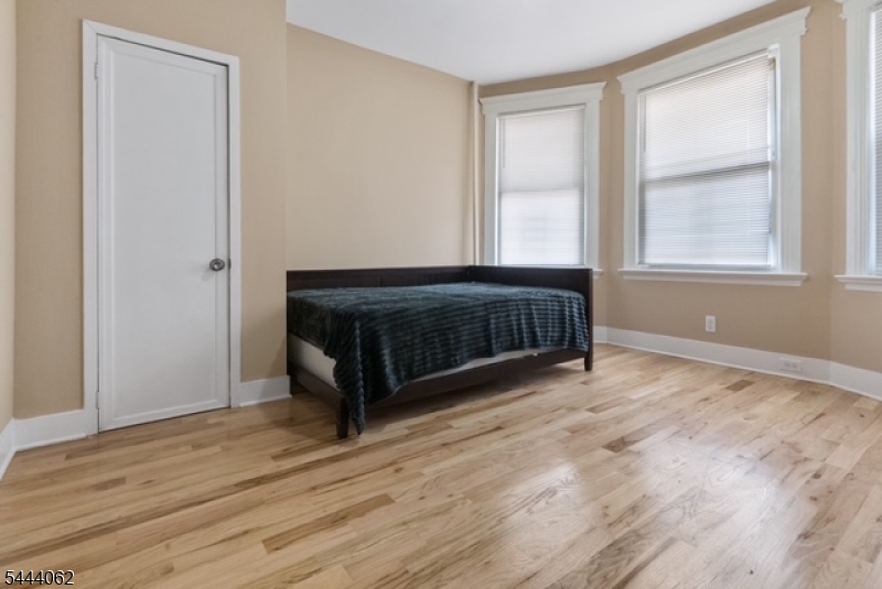 197 Hollywood Avenue East Orange NJ 07018