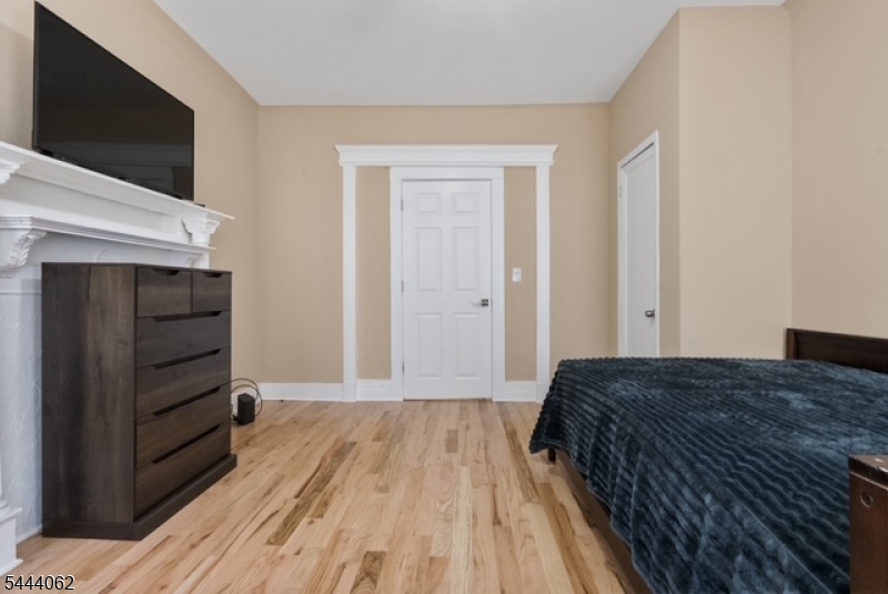 197 Hollywood Avenue East Orange NJ 07018