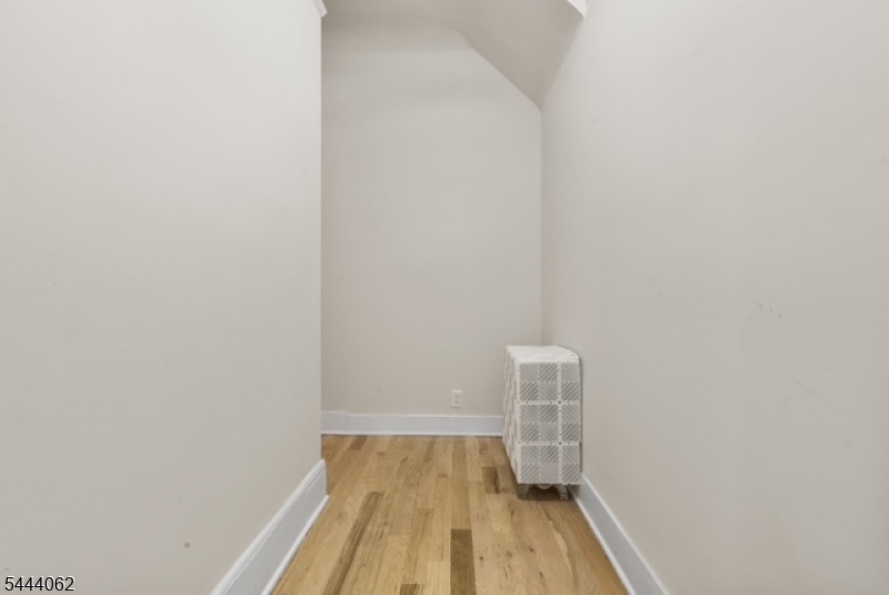 197 Hollywood Avenue East Orange NJ 07018