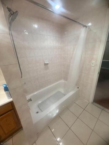 26 Lisa Court Newark NJ 07112