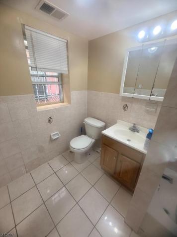 26 Lisa Court Newark NJ 07112