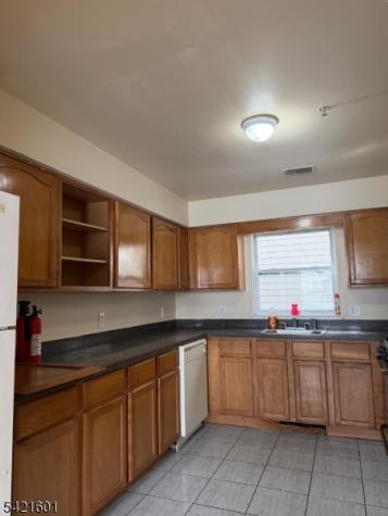 41 3RD Street Newark NJ 07107