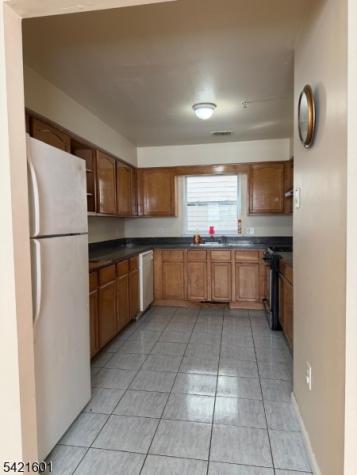 41 3RD Street Newark NJ 07107