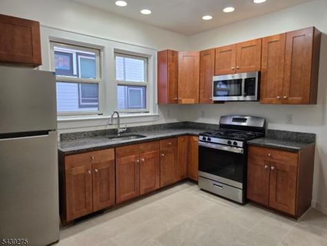 27 Cleveland Avenue Newark NJ 07106