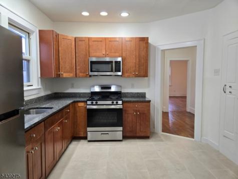 27 Cleveland Avenue Newark NJ 07106