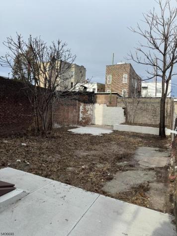 196 Malvern Street Newark NJ 07105