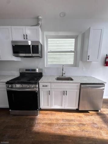196 Malvern Street Newark NJ 07105