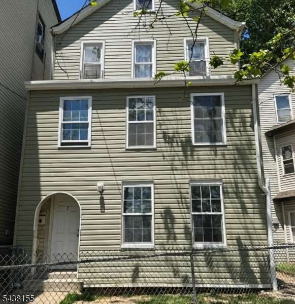 7 Circle Avenue Paterson NJ 07522