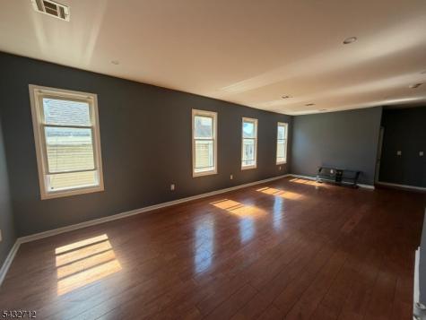 166 Renner Avenue Newark NJ 07112