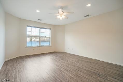 16 Lagoon Way Roxbury NJ 07852