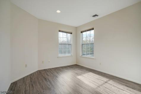 16 Lagoon Way Roxbury NJ 07852