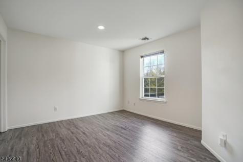 16 Lagoon Way Roxbury NJ 07852