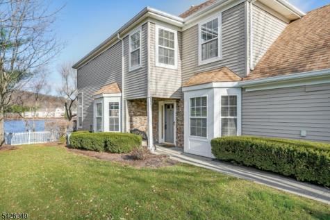 16 Lagoon Way Roxbury NJ 07852