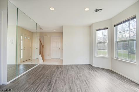 16 Lagoon Way Roxbury NJ 07852