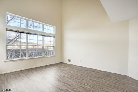 16 Lagoon Way Roxbury NJ 07852