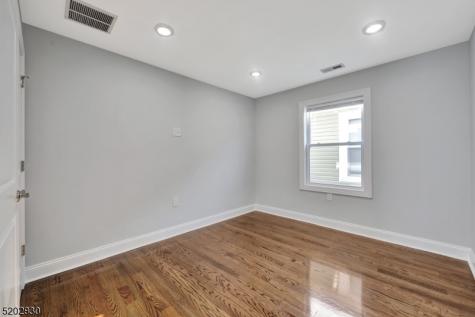 126 N 15th St, Apt 2 East Orange NJ 07017