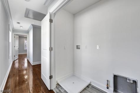 126 N 15th St, Apt 2 East Orange NJ 07017