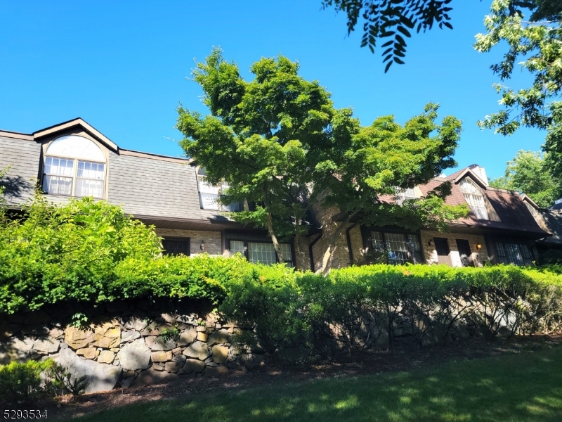 85 Falls Bridge Drive Totowa NJ 07512