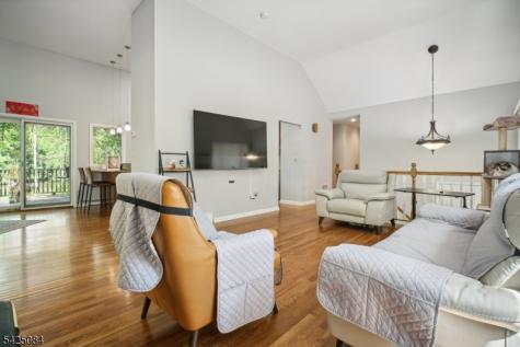 195 Chaucer Drive Berkeley Heights NJ 07922