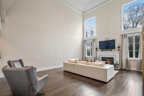 7 W Serafin Way Montville NJ 07082