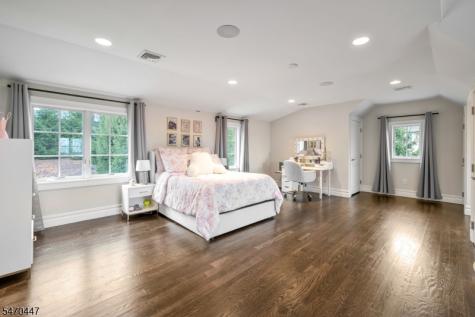 7 W Serafin Way Montville NJ 07082