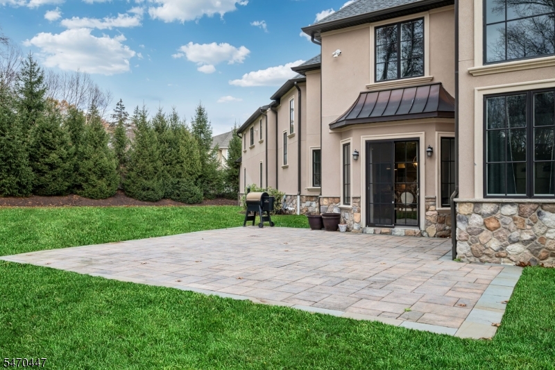 7 W Serafin Way Montville NJ 07082
