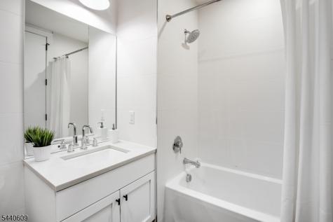 256 Park Street Montclair NJ 07043