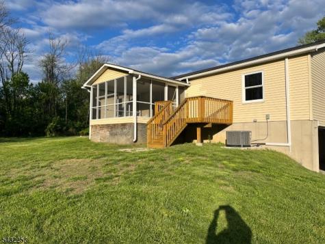31 Countryside Road Knowlton NJ 07832