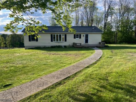 31 Countryside Road Knowlton NJ 07832