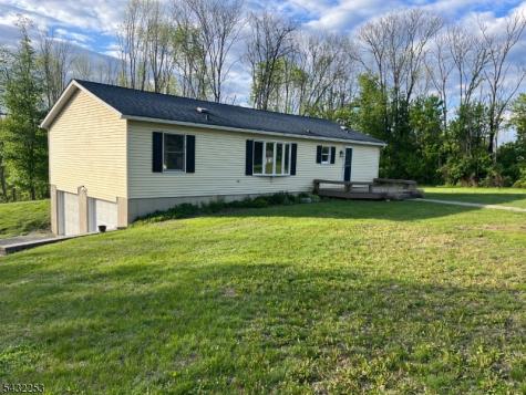 31 Countryside Road Knowlton NJ 07832