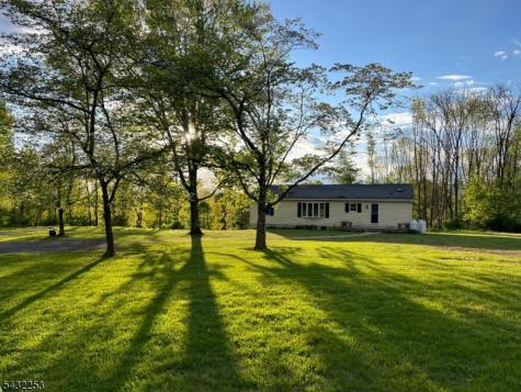 31 Countryside Road Knowlton NJ 07832
